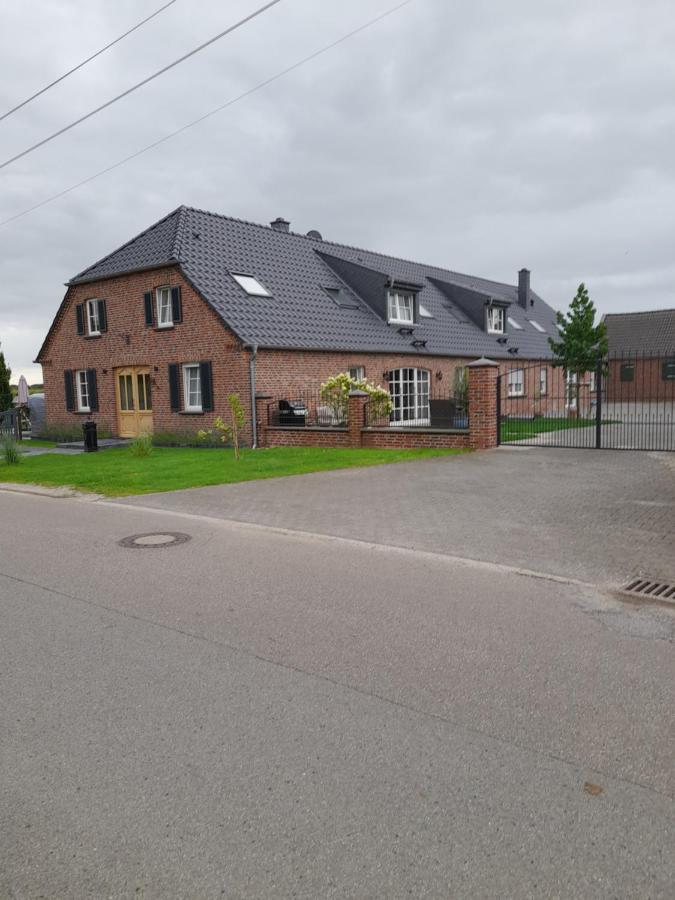 Апартаменты Hannekenbuurs Kleine Kune Kune Farm Веце Экстерьер фото